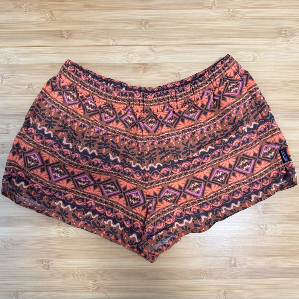 EUC Women's M Patagonia Barely Baggies Shorts 2 1/2 - Mangrove Tiki Henna Brown